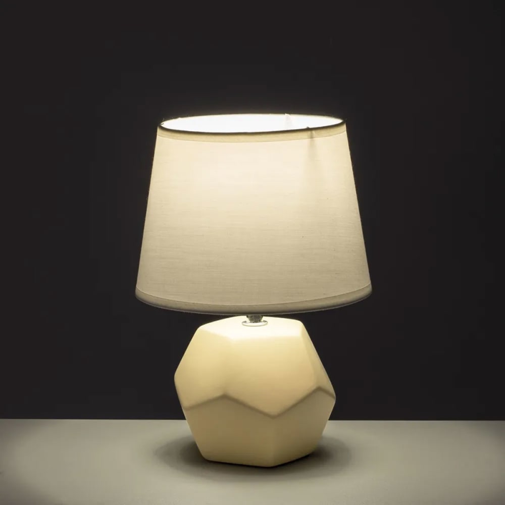 Lampe à poser céramique beige et abat jour blanc 18x18x26cm - Maisons du Monde