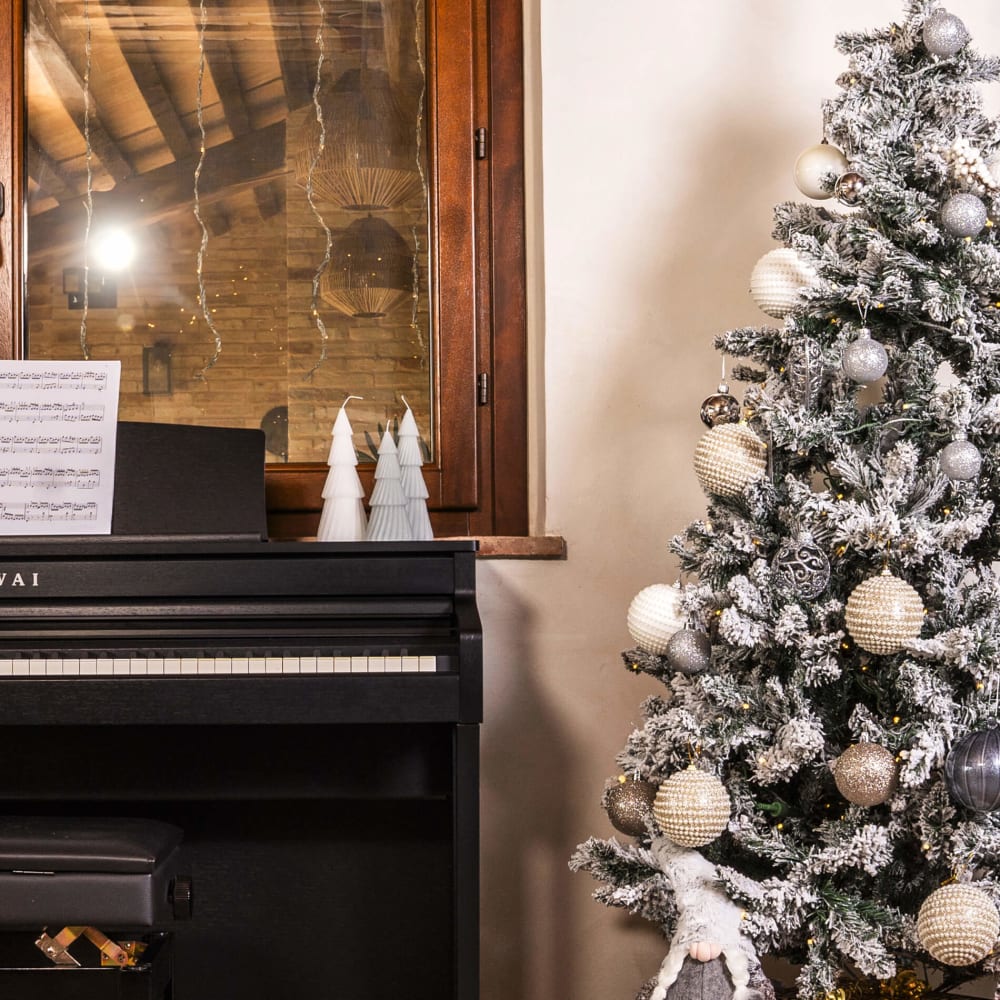 2 bougies de Noël en forme d’arbre en cire de soja couleur argent - Maisons du Monde