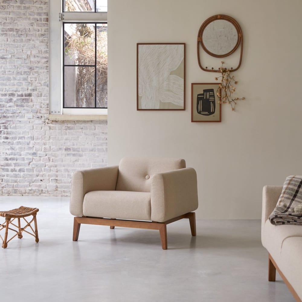 Tikamoon Sessel mit massivem Eichenholzgestell und ecrufarbenem Stoffbezug style modern Beige Stoff