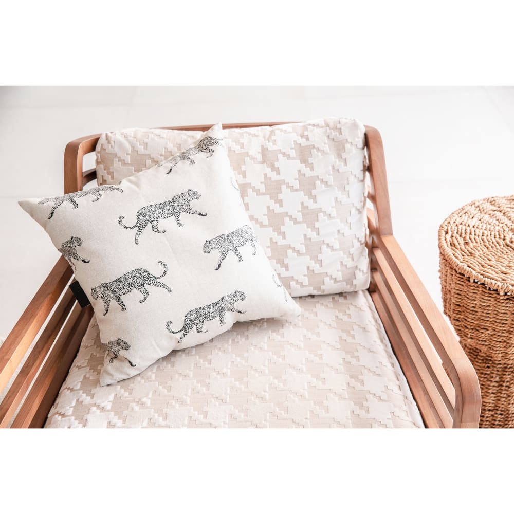 Coussin en coton blanc motif tigre noir - Maisons du Monde