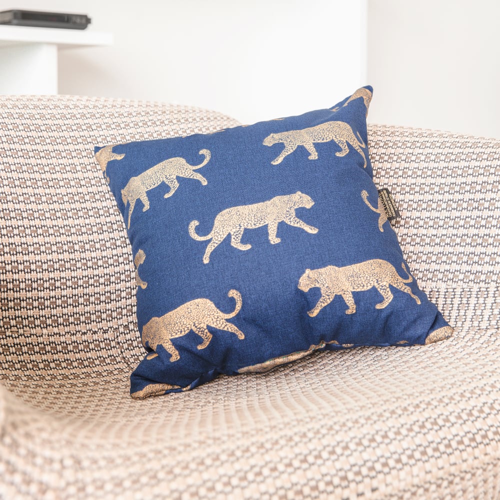 Coussin en coton bleu cyan motif tigre or - Maisons du Monde