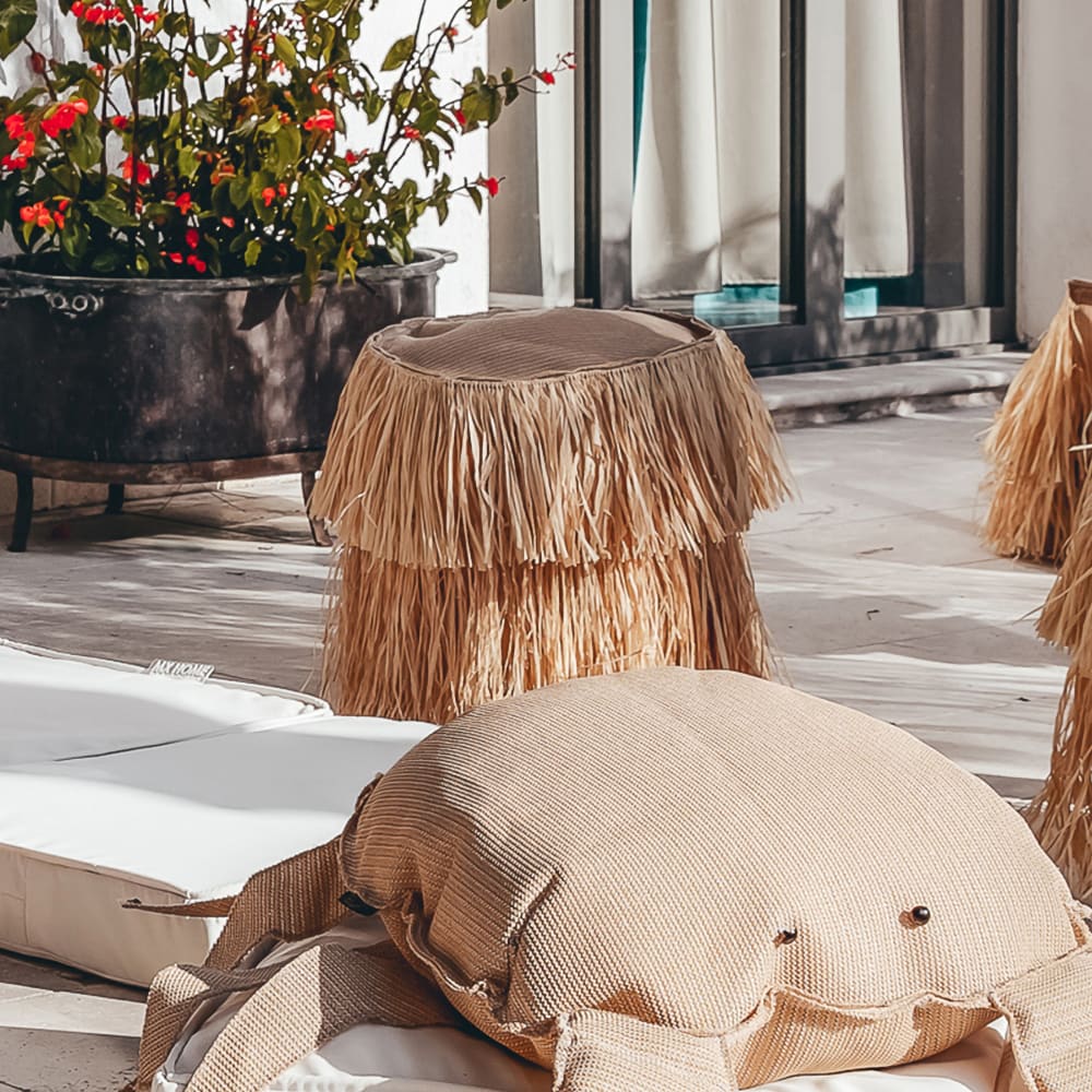 Tabouret extérieur en tissu effet raphia à frange - Maisons du Monde