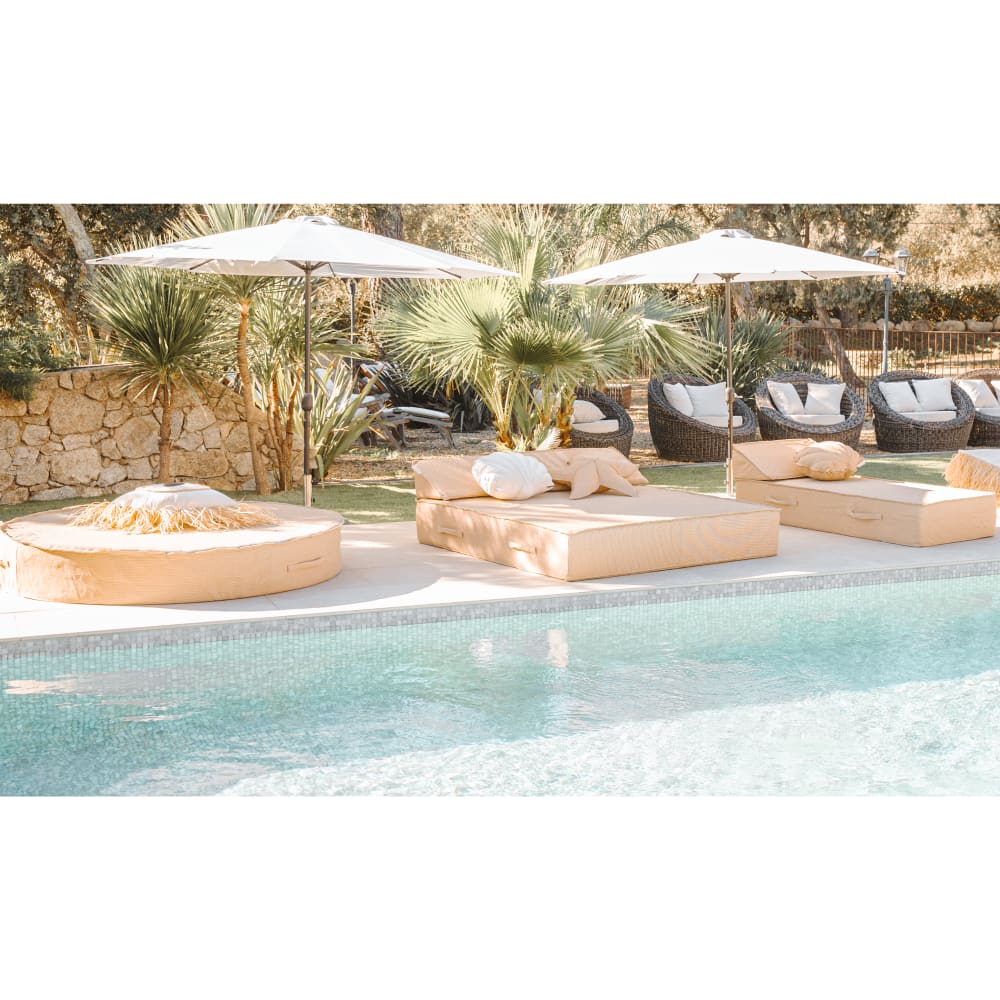Lit bain de soleil extérieur en mousse rond effet raphia