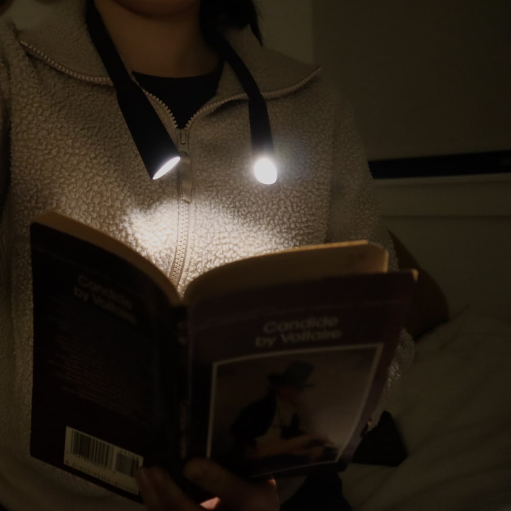 Lampe de lecture main libre en plastique noir - Maisons du Monde