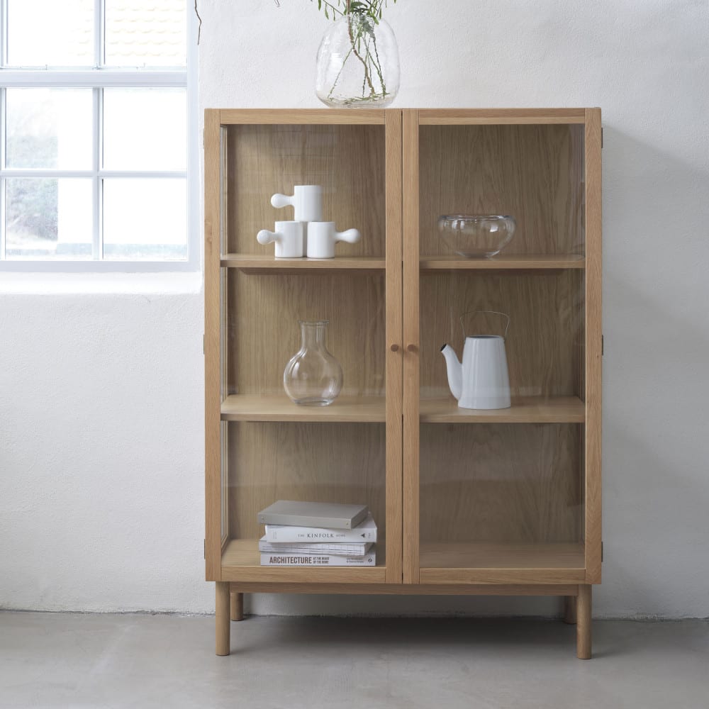 Vitrine 2 portes en verre trempé et bois h140cm - bois clair - Maisons du Monde
