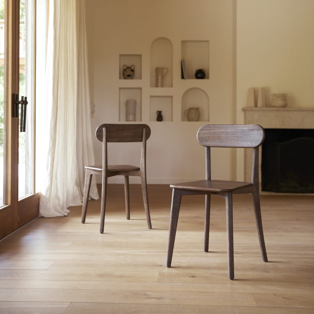 Tikamoon Set aus 2 Stühlen aus massiver Eiche Brown style modern Braun Holz