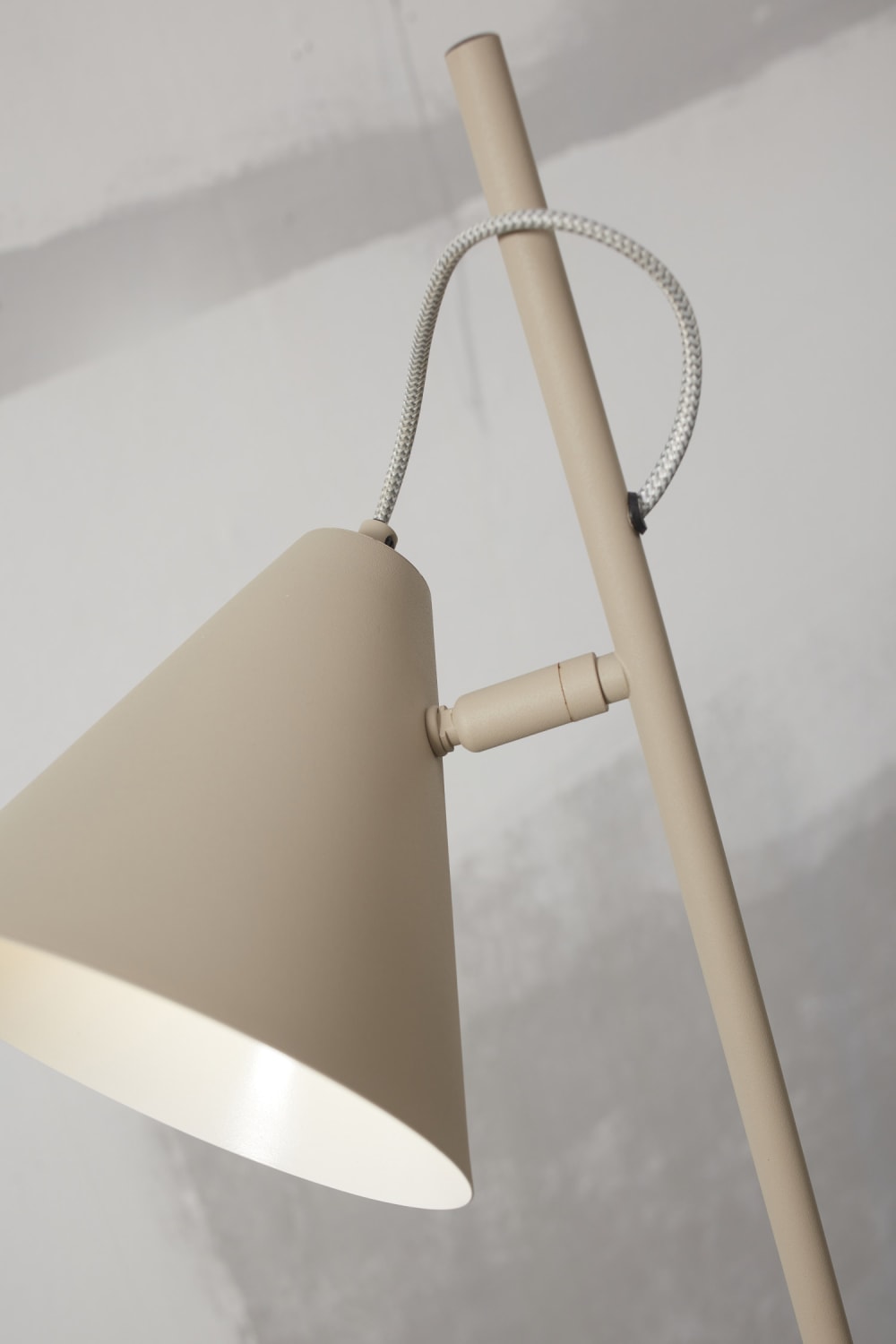 Lampadaire métal sable 25x35.5x151cm — vue 4