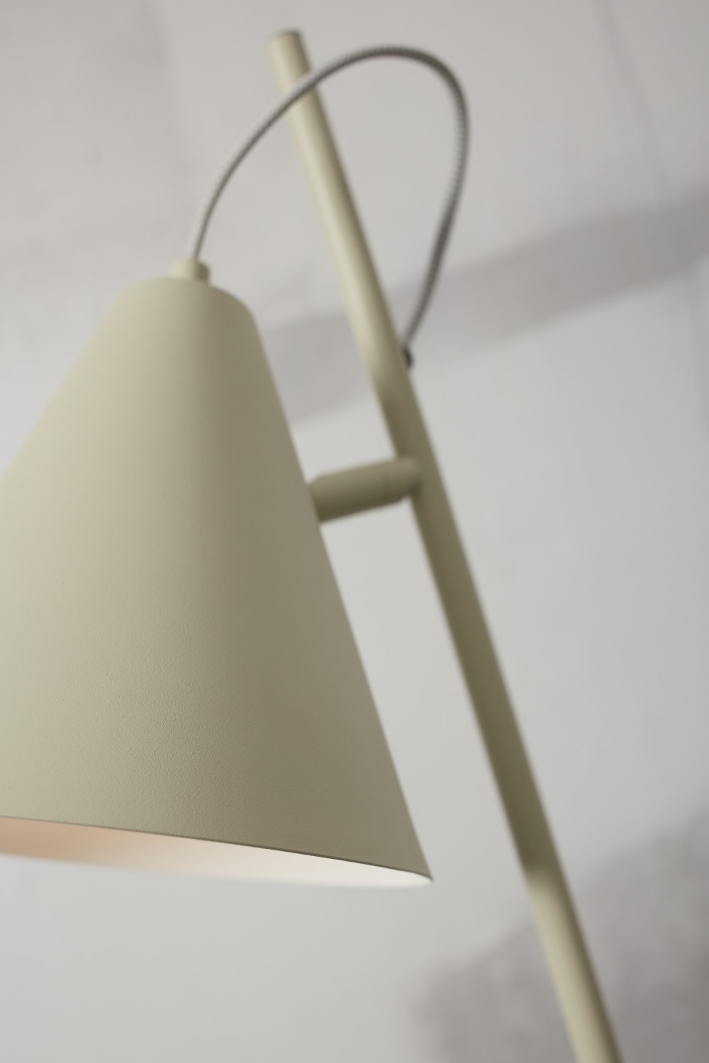 Lampadaire métal vert tendre 25x35.5x151cm — vue 4