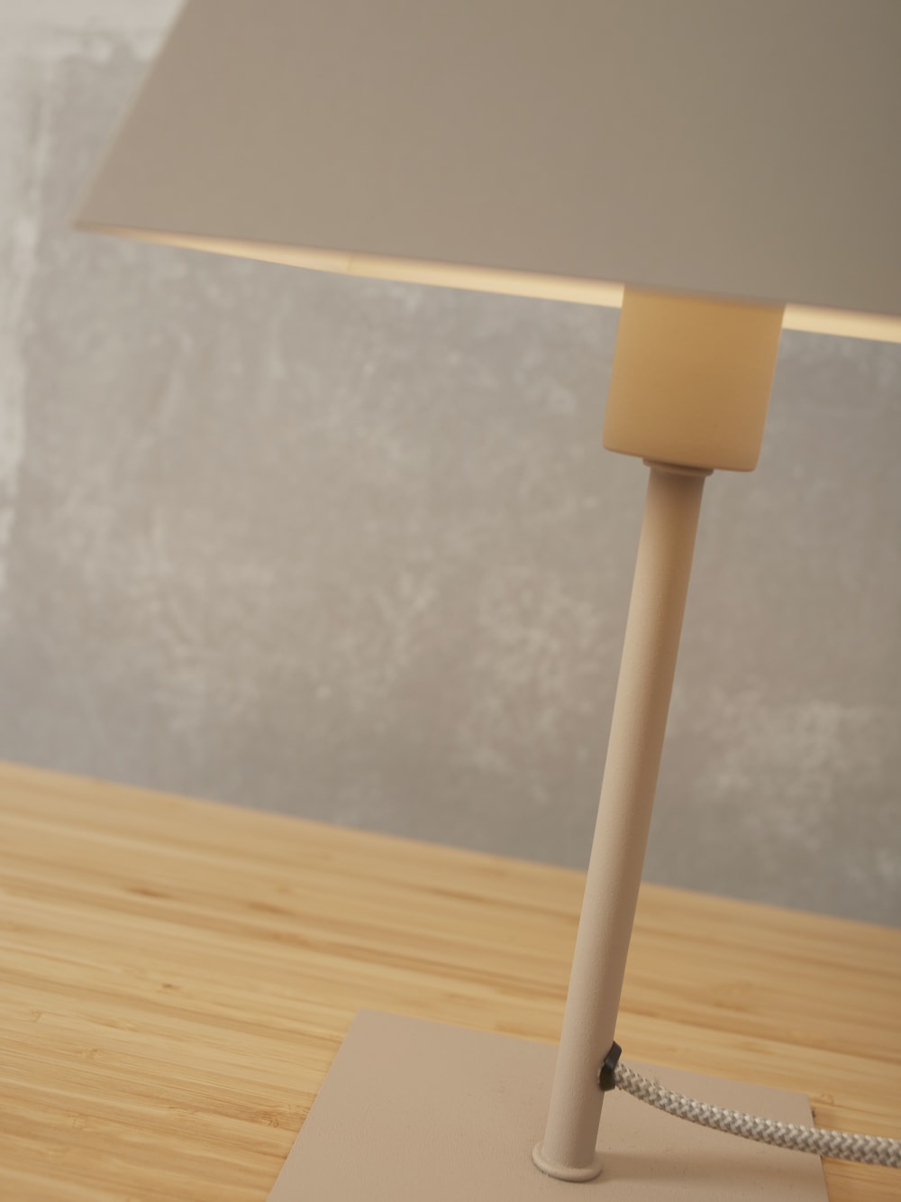 Lampe de table métal gris 20x20x31cm — vue 4