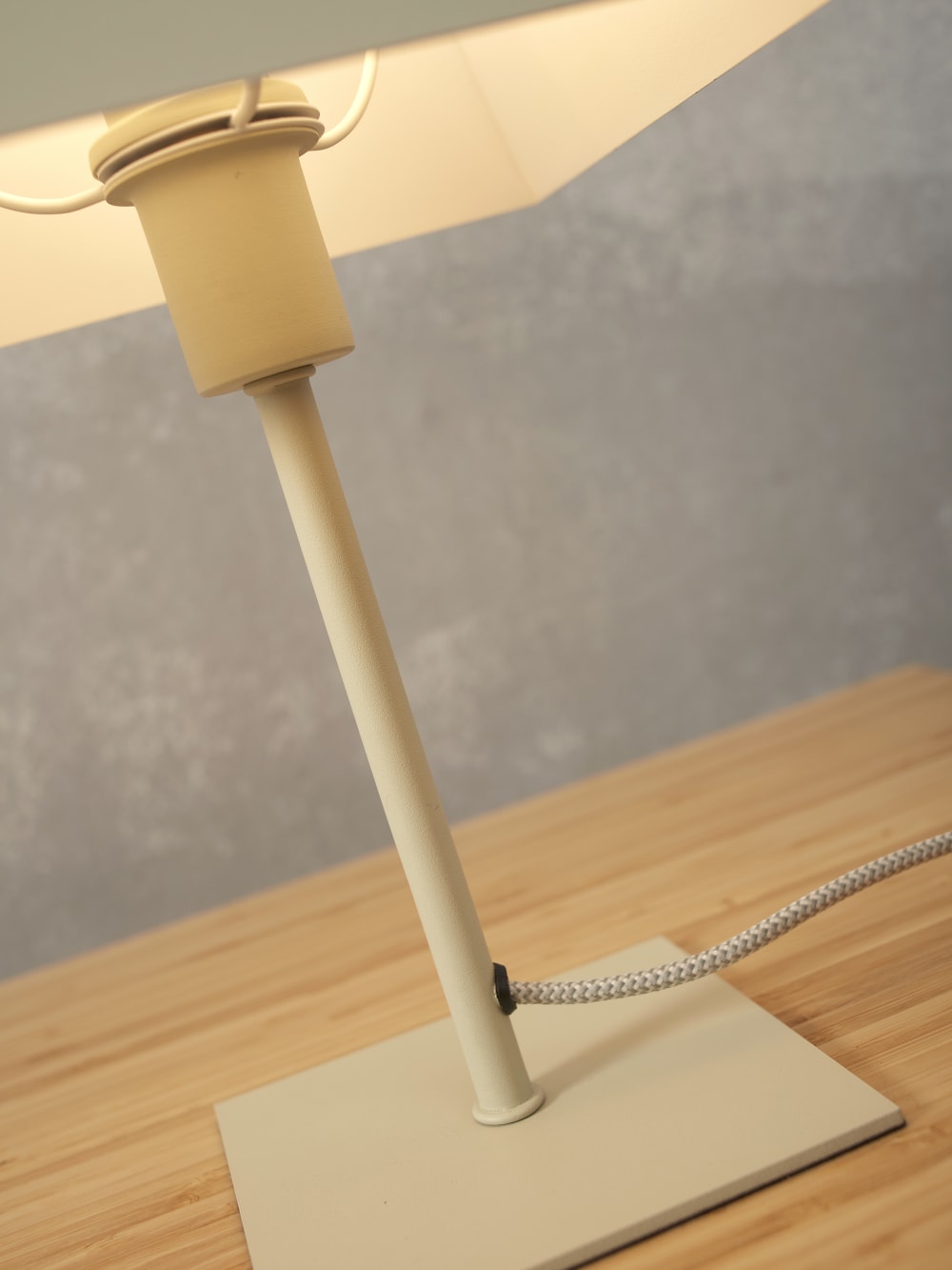 Lampe de table métal vert tendre 20x20x31cm — vue 4