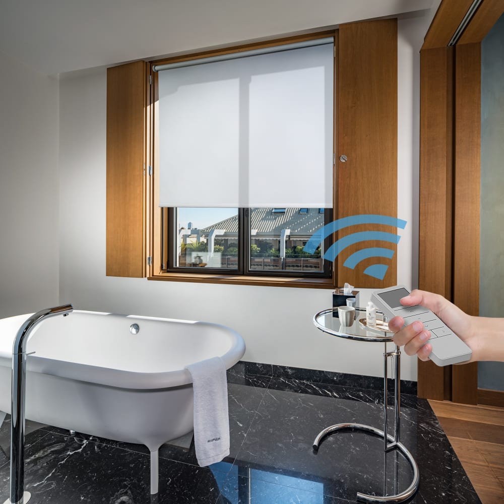 Store enrouleur motorisé translucide blanc 120 x 250 cm