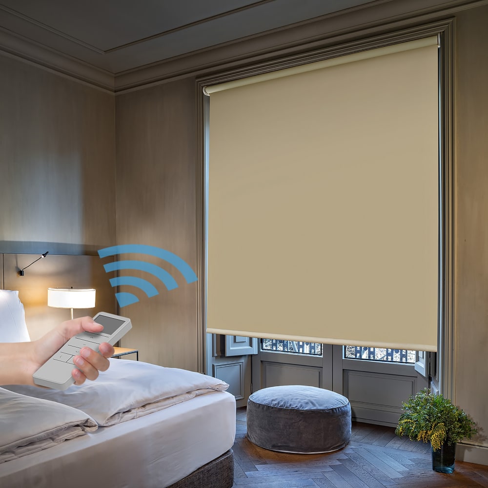 Store enrouleur motorisé occultant beige 150 x 190 cm