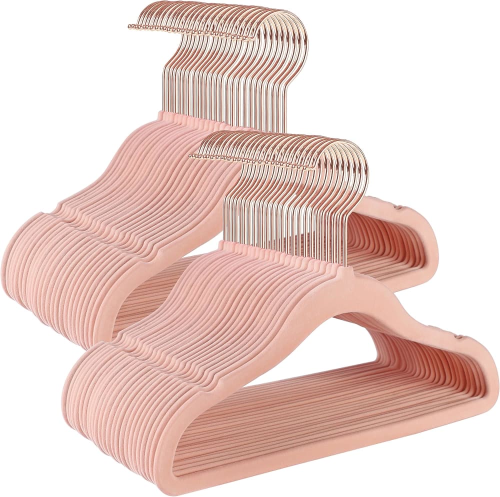 Cintres enfants en velours antiglisse rose clair lot de 50 — Beyit