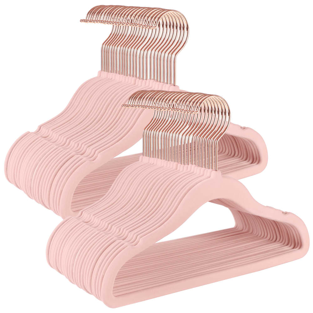 Cintres enfants en velours avec crochets or pivotants rose