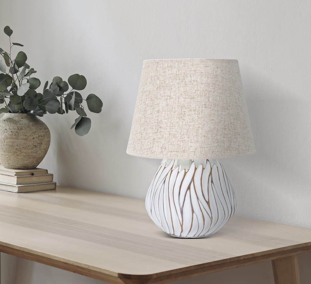 Lampe de table en résine blanche avec abat-jour beige, ø 35x48 cm — vue 3