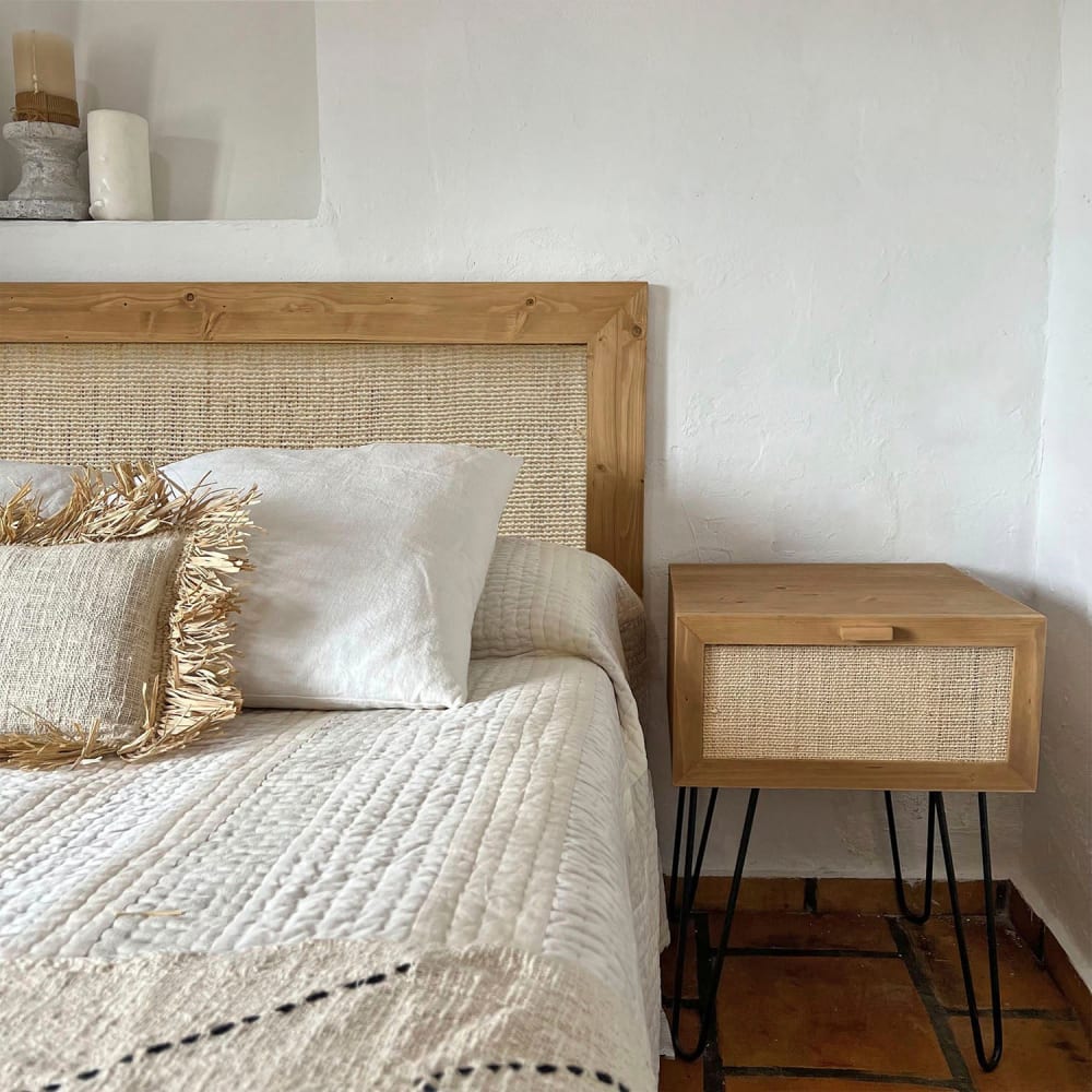 Nachttisch aus Holz in Eiche mit Schublade aus Raffia und