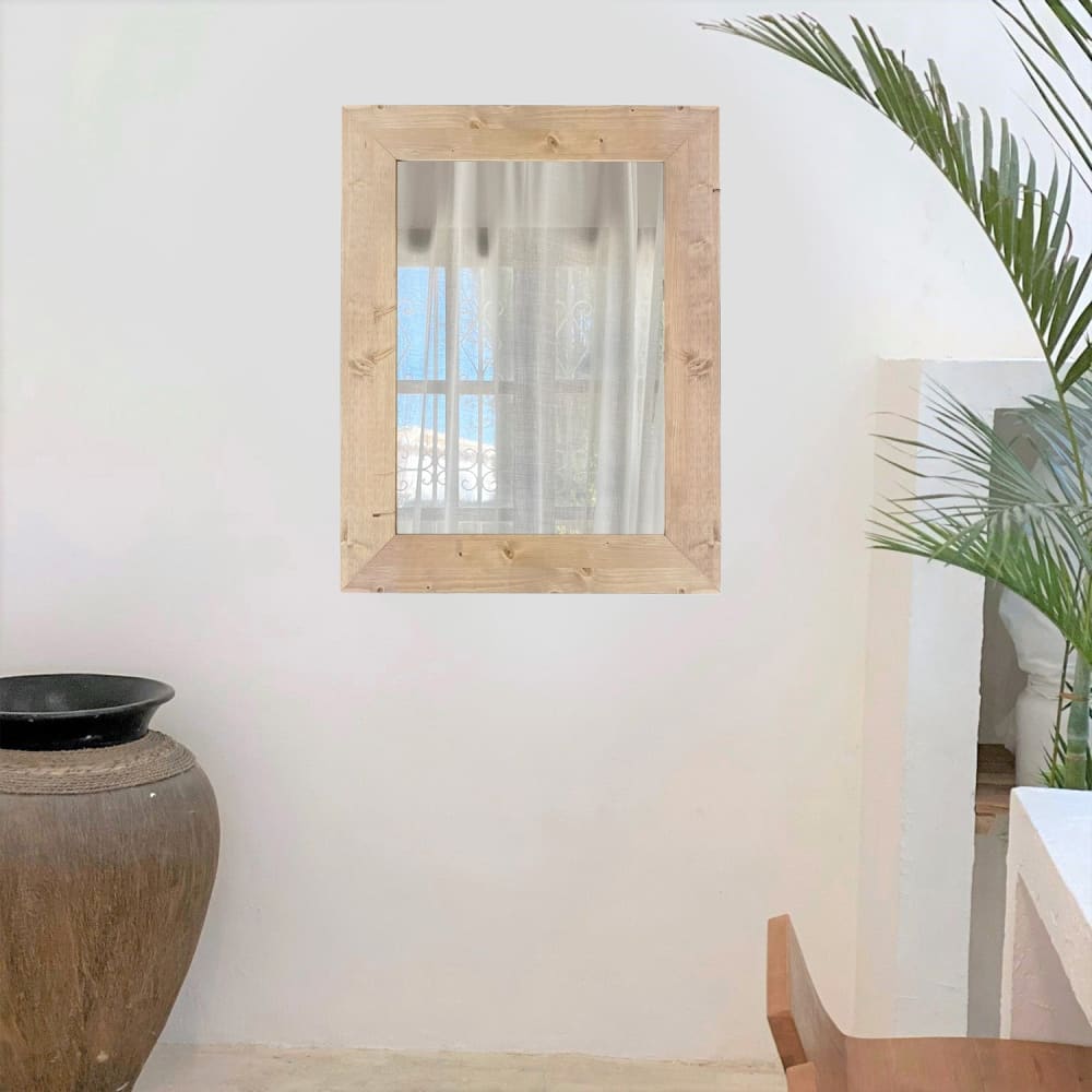 Miroir mural en bois massif dans les tons clairs 68x88cm