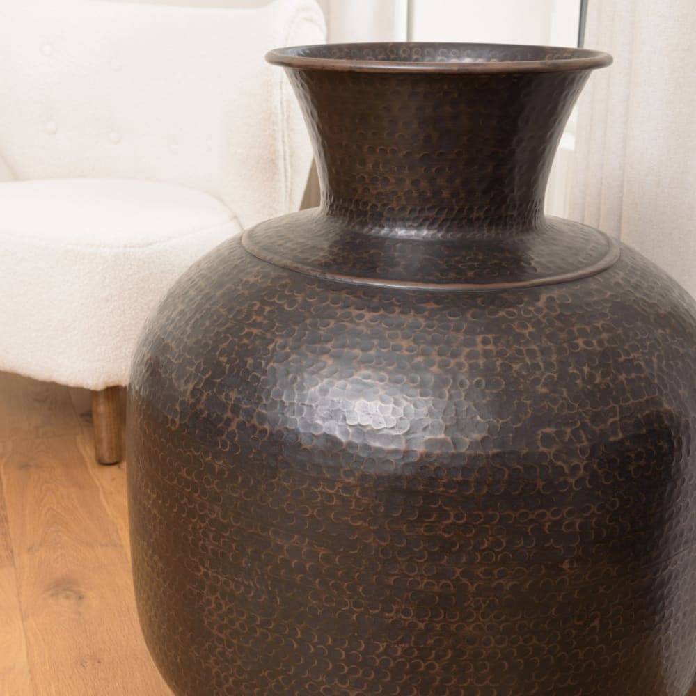 Vase B60cm H70 Kupfer schwarz gehämmert - Maisons Du Monde