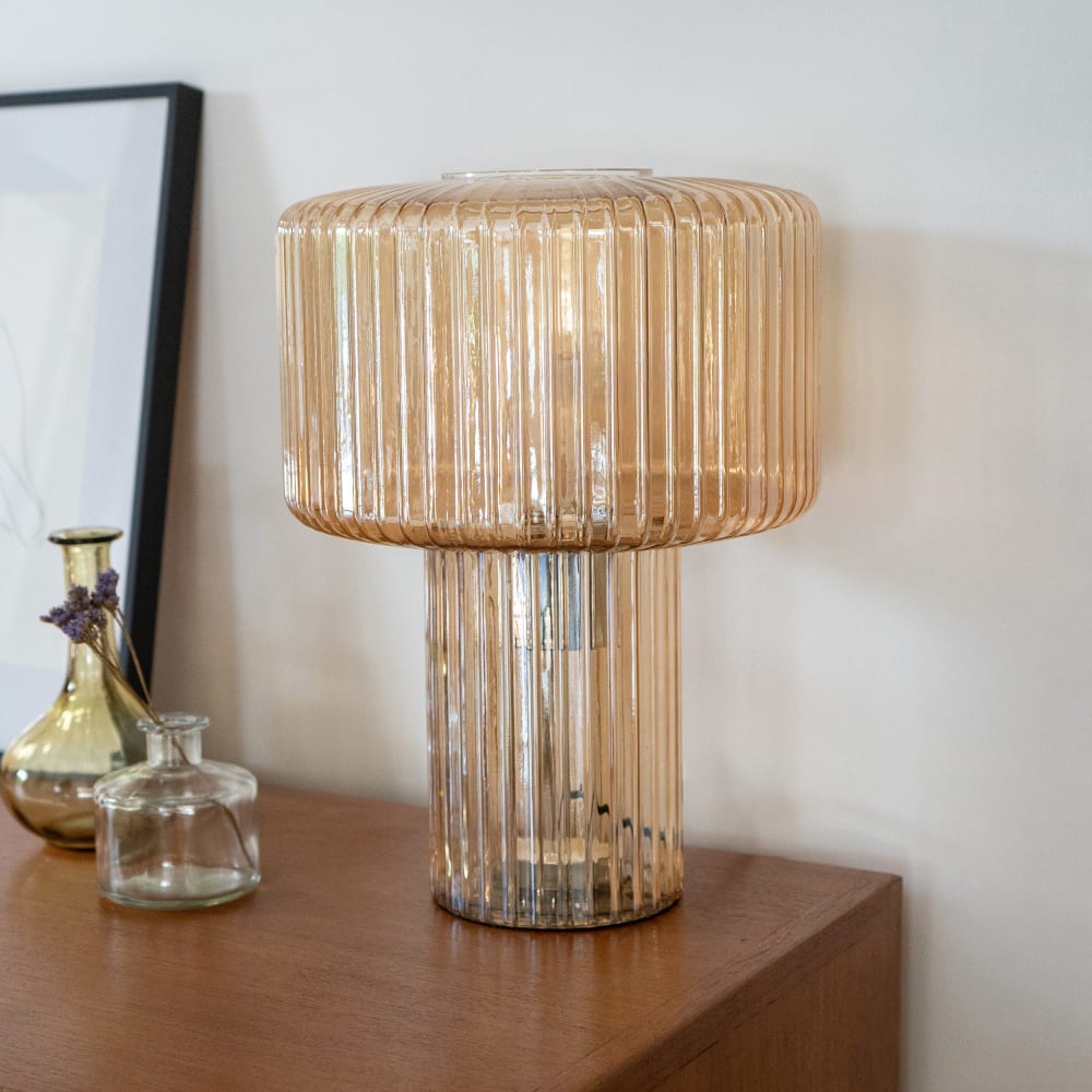Lampe à poser en verre cannelé - Maisons du Monde