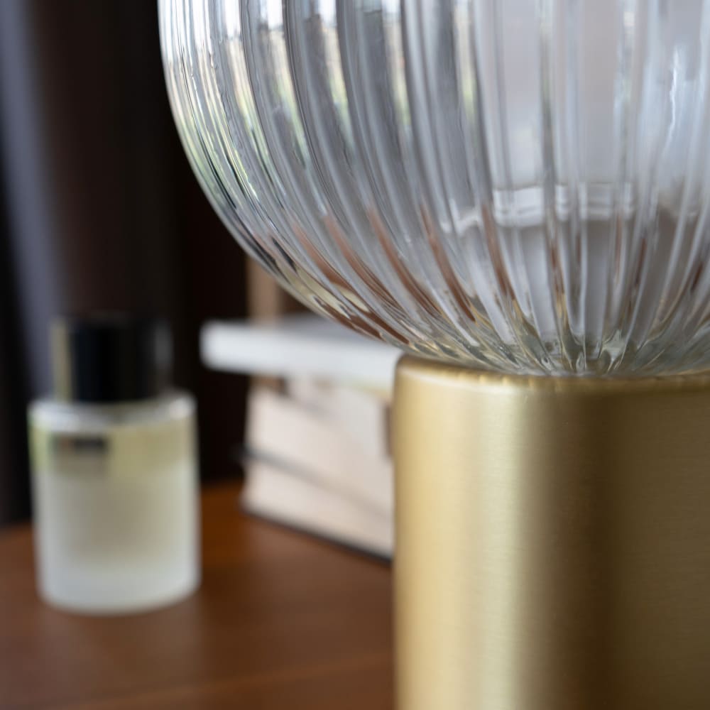 Lampe à poser en verre cannelé — vue 4