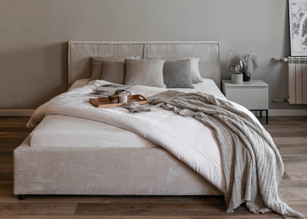Lit coffre 180x200 en velours côtelé taupe - Maisons du Monde