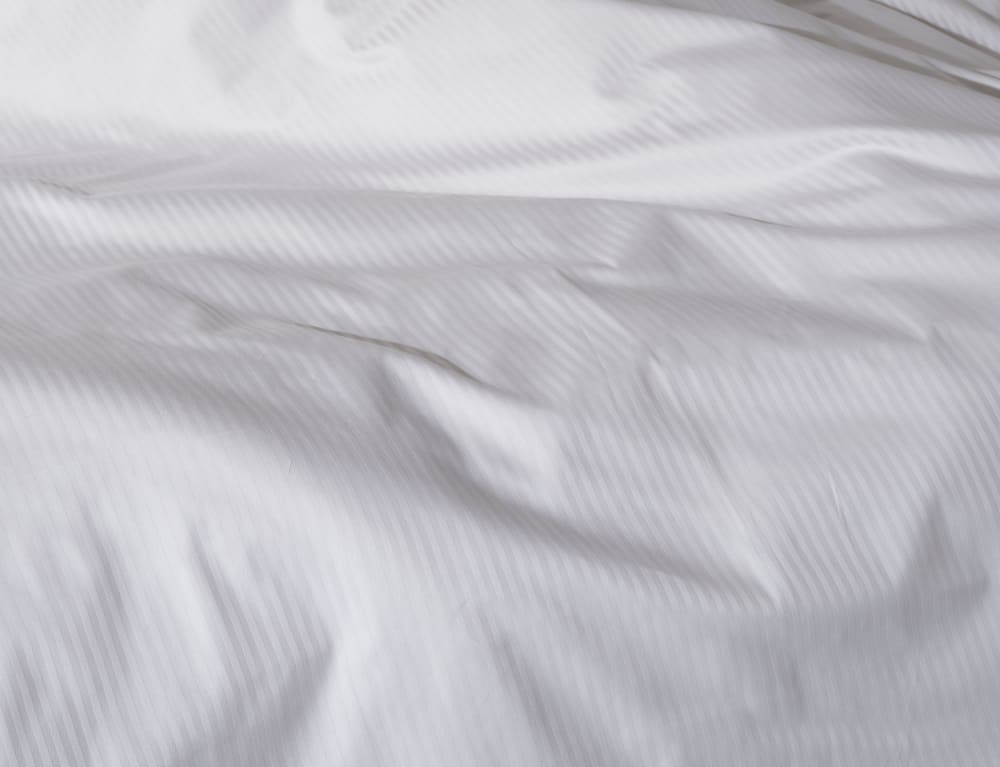 Drap plat 2 personnes  270x300 cm satin de coton rayé blanc - Maisons du Monde