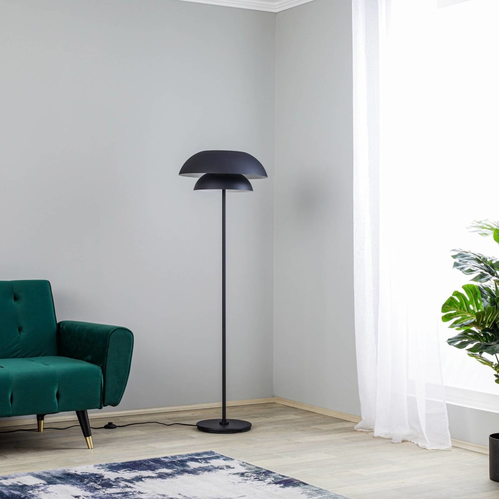 Lampadaire en métal noir — vue 3
