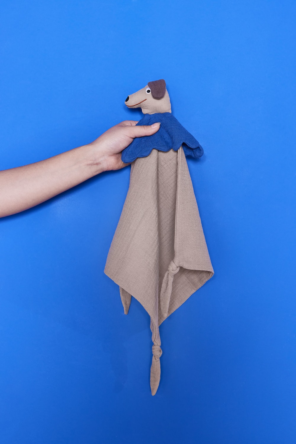 Doudou chien marron en coton biologique H38x36cm (OYOY Living Design) - Image 3
