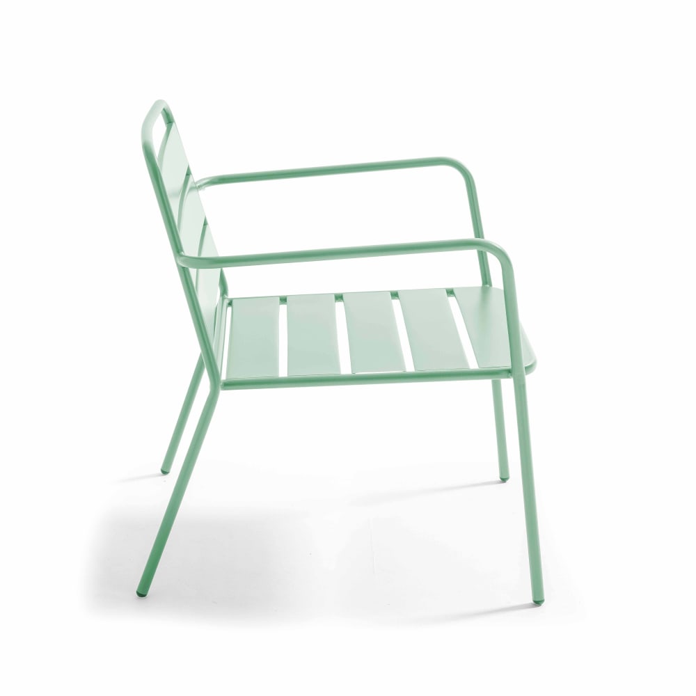 Fauteuil bas de jardin en métal vert sauge