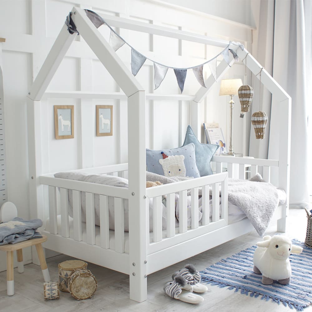 Petits meubles Lit cabane 90x200 barrière et sommier bois blanc Blanc Bois - 209x140x99cm