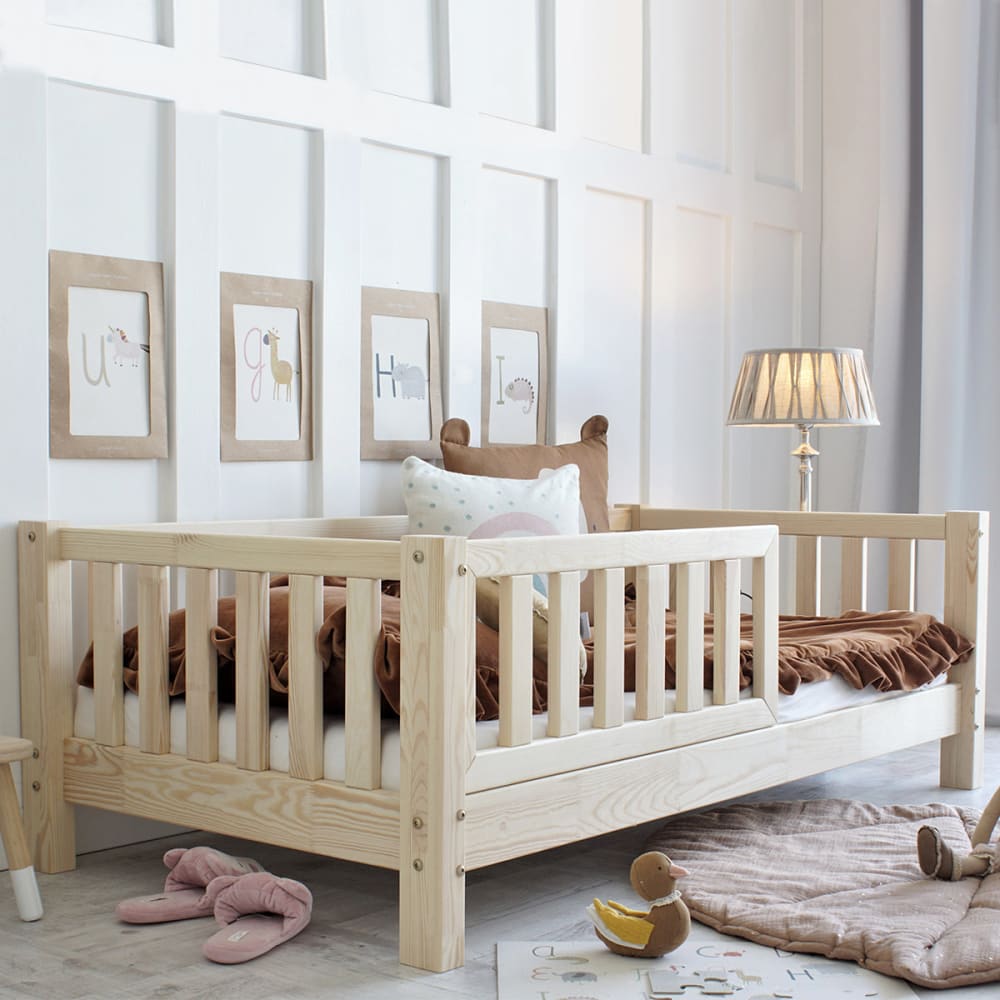 Petits meubles Bett 90x190 inklusive Seitengitter Holz Naturholz Braun Baby