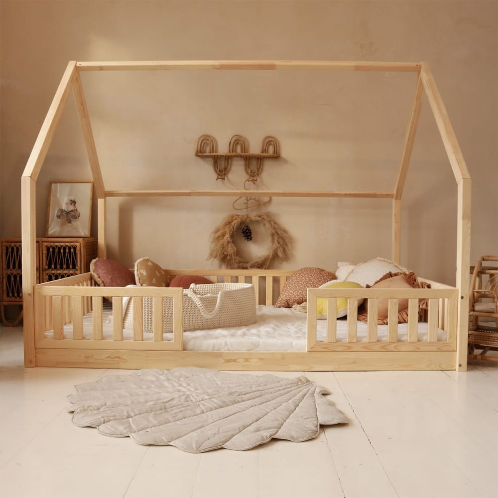Petits meubles - Lit cabane 140x200 barrières bois marron