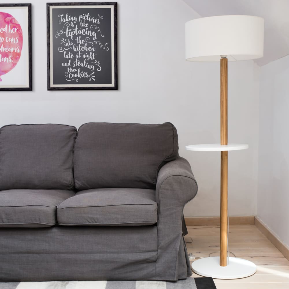 Stehlampe mit Aufbewahrungsfach - Maisons Du Monde