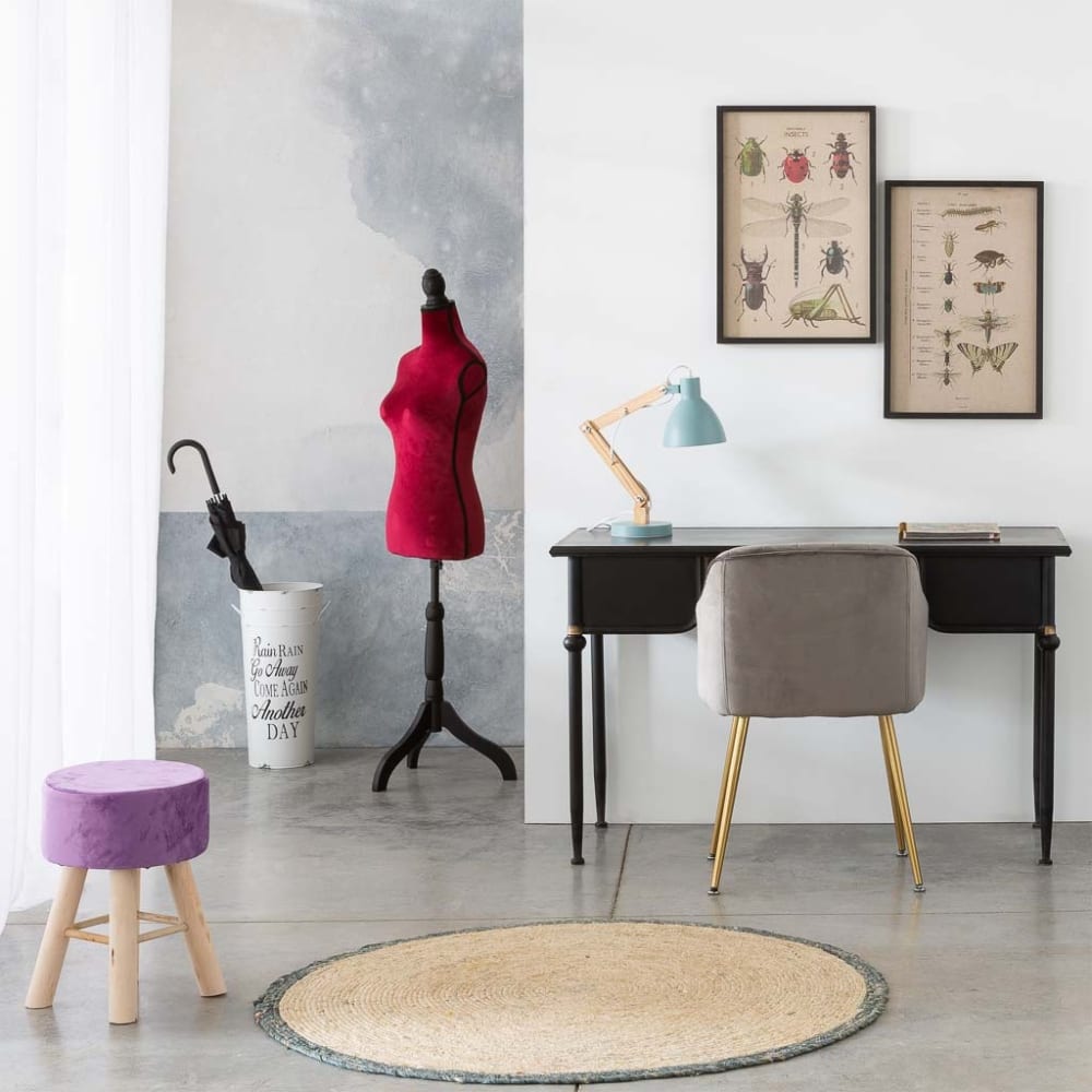 Mannequin en bois et mousse recouvert de tissu rouge 24x37,5x168h cm