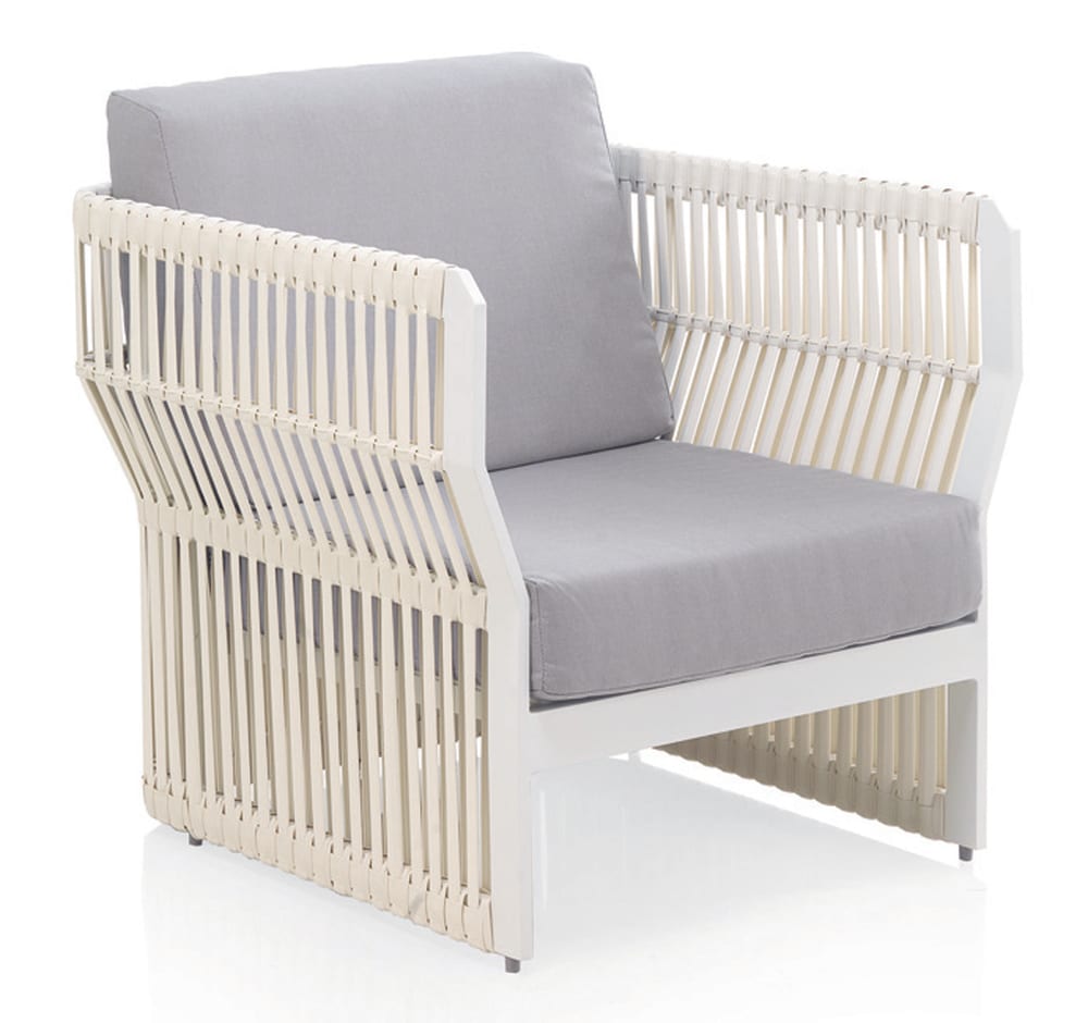 Fauteuil en aluminium et fibre synthétique blanche avec coussins bleus