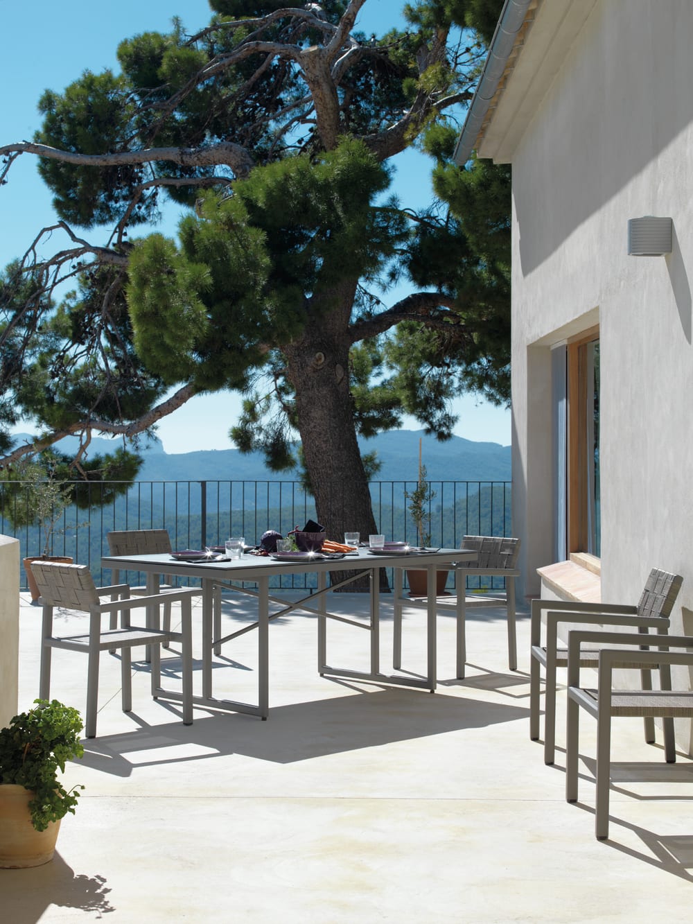 Table aluminium taupe et verre trempé pierre gris taupe 180x100 cm