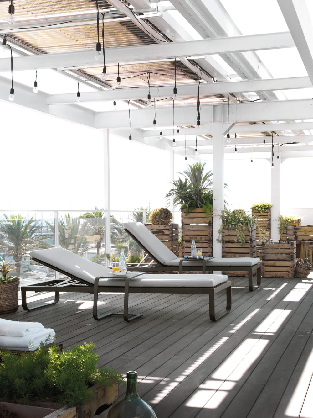 Bain de soleil en aluminium couleur marron avec coussin gris - Maisons du Monde