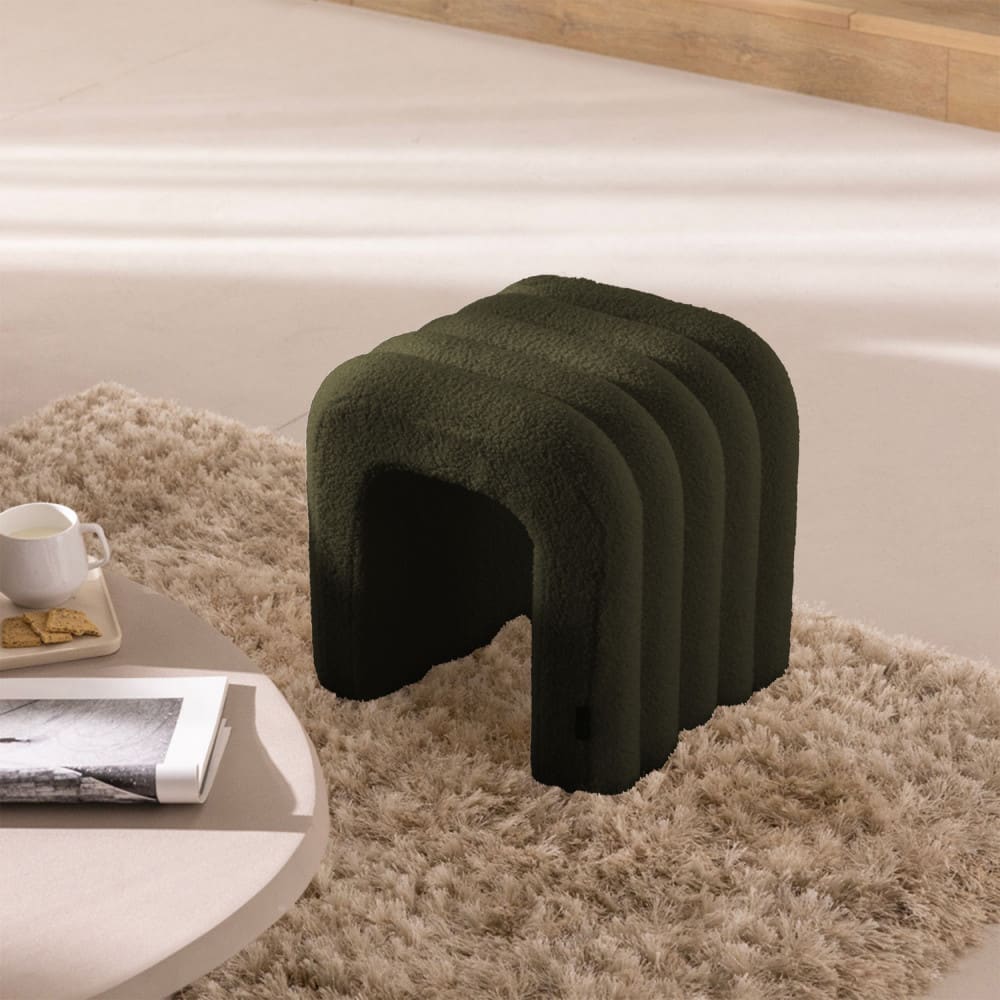 Tabouret rembourré en tissu bouclette - vert kaki - Maisons du Monde