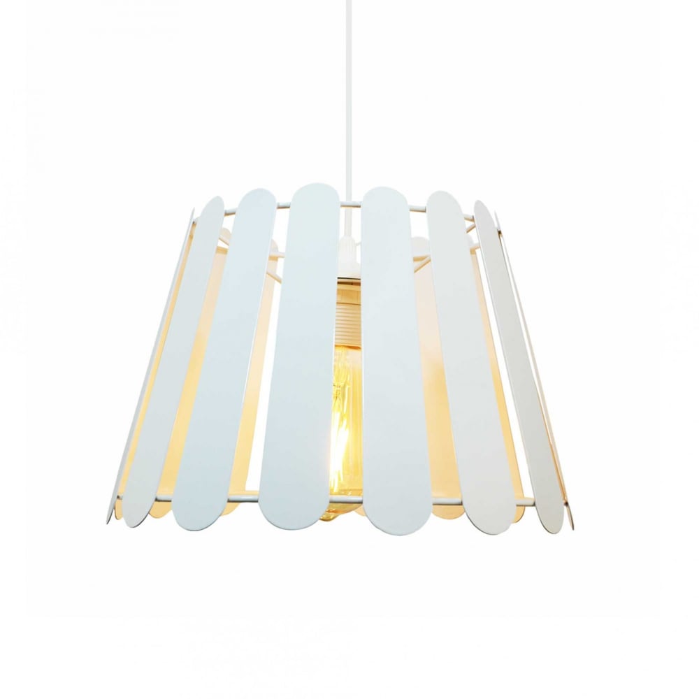 Suspension en lamelles de métal blanc