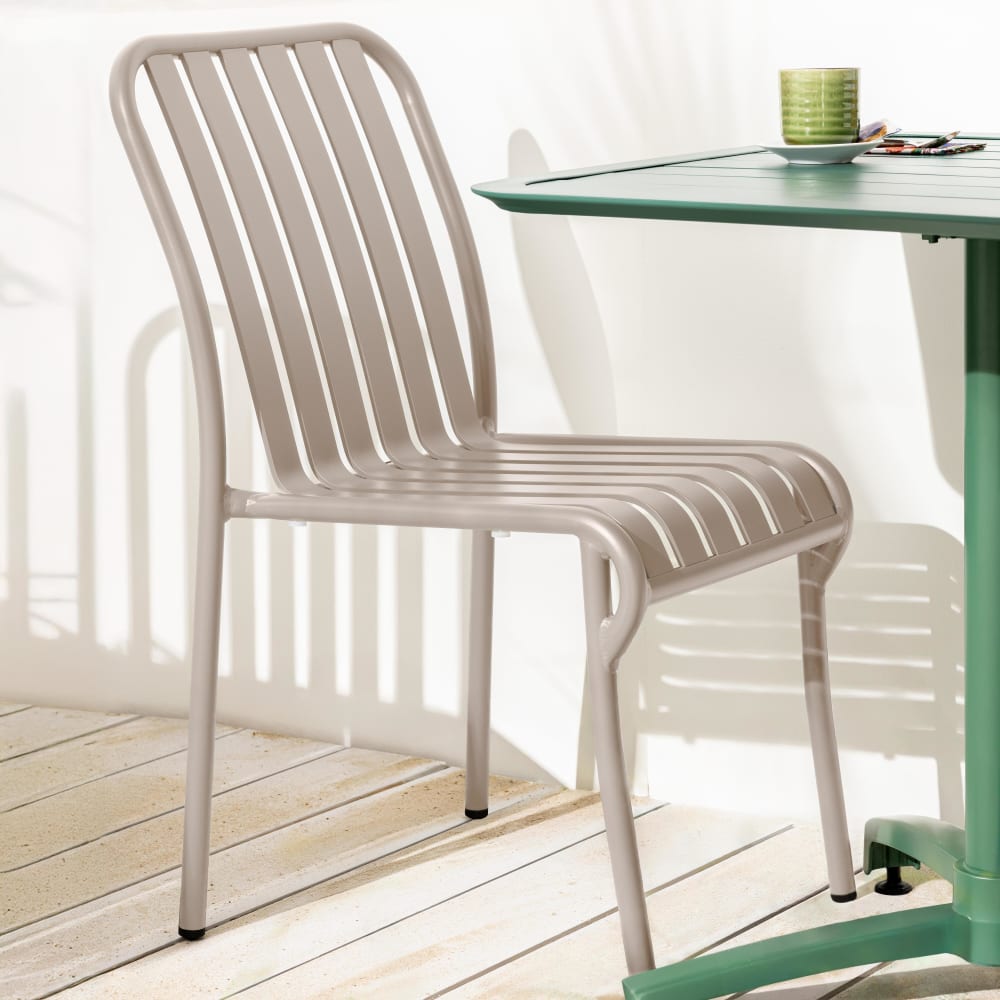 Chaise design de terrasse en aluminium taupe