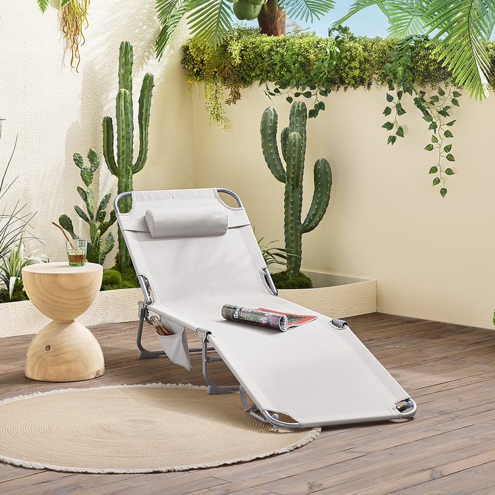 Chaise longue pliable et réglable beige - Maisons du Monde