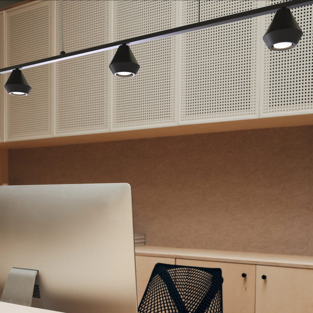 Suspension linéaire avec trois spots en noir — vue 3