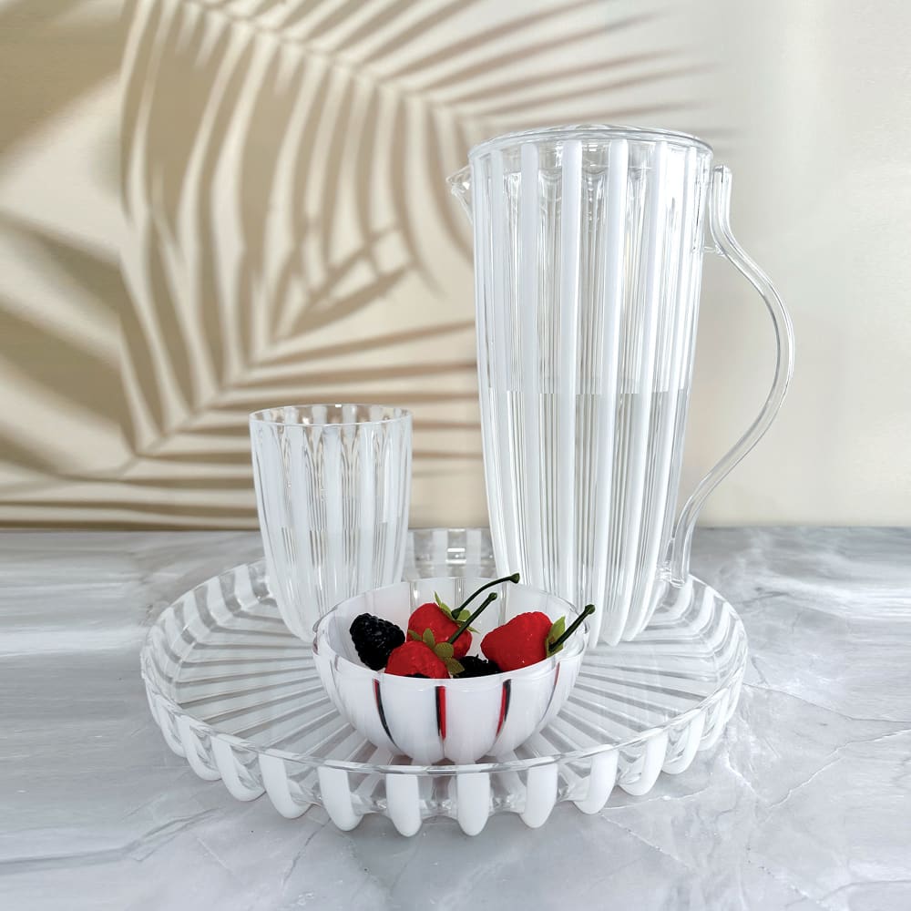 Carafe avec couvercle en acrylique blanc et transparent 1,75 litre - Maisons du Monde