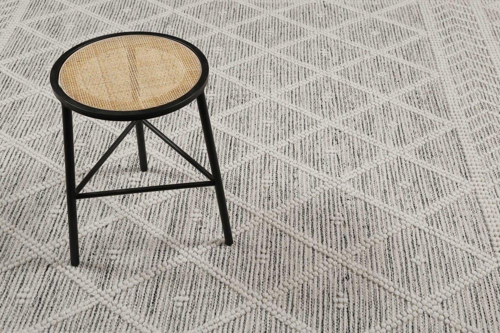 Tapis tissé main pure laine et coton mélangé gris et blanc 50x80 — vue 3