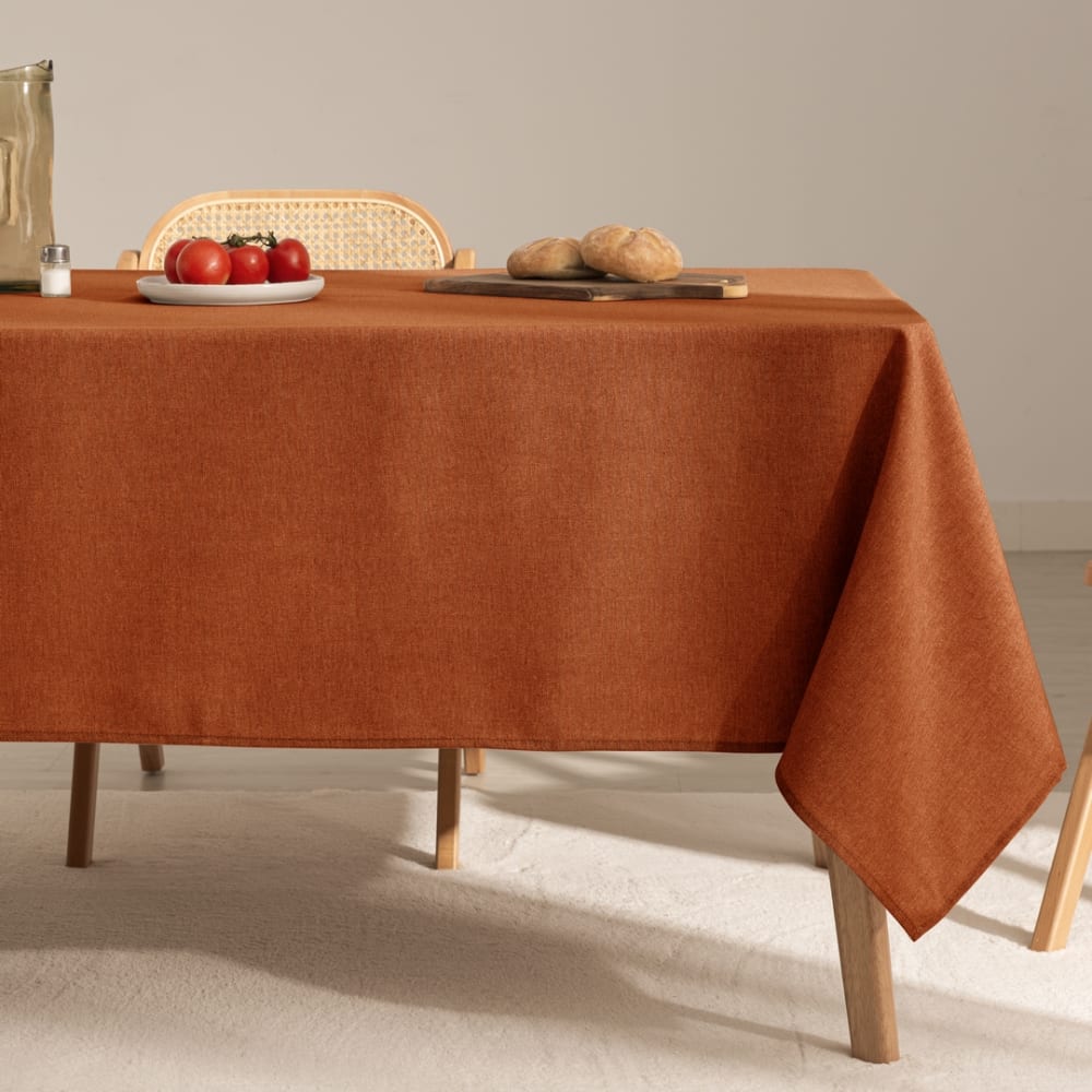 Nappe unie toucher tissu et traitement antitache Rouge 140x240 cm