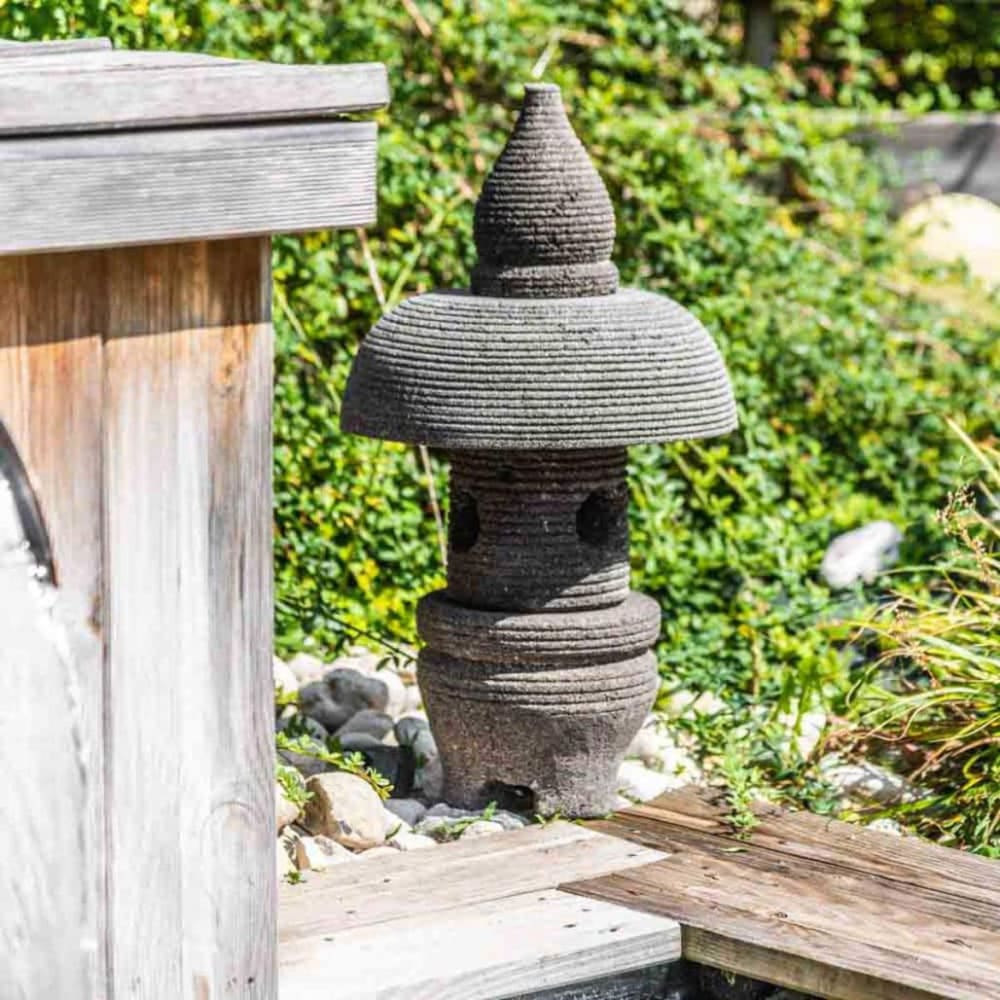 Lanterne japonnais en pierre de lave 55 cm jardin zen — vue 3