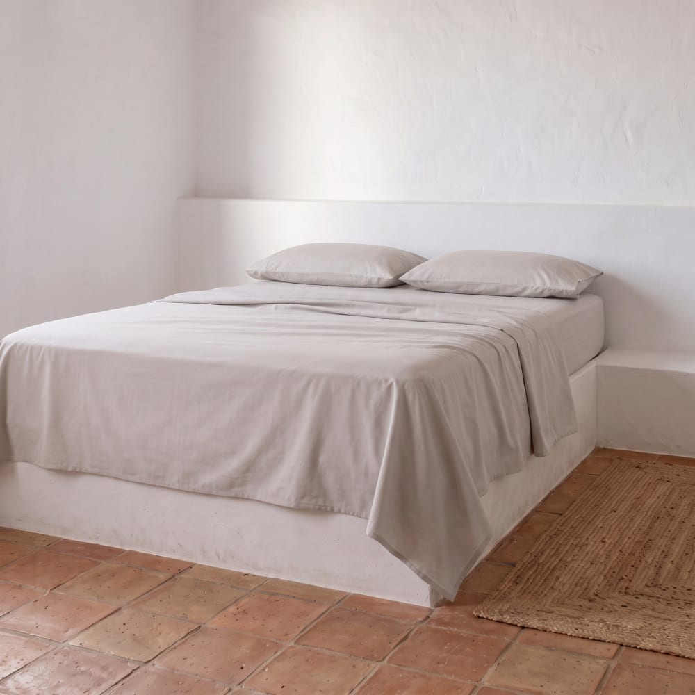 Parure de draps en 100% coton gris clair 135x200 + (2)50x75cm Parure de draps en 100% coton gris clair 135x200 + (2)50x75cm