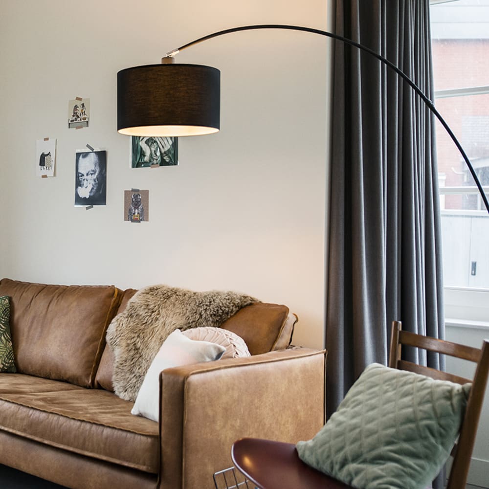 Lampe arc moderne intelligente noire a60 wifi — vue 3