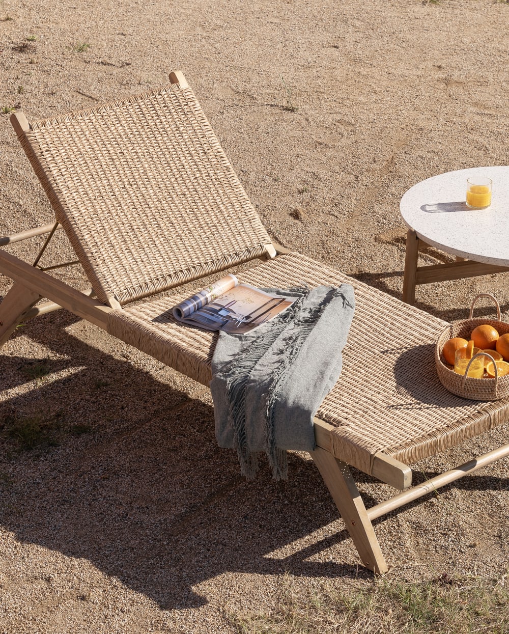 Bain de soleil de jardin à roulettes en bois et rotin synthétique