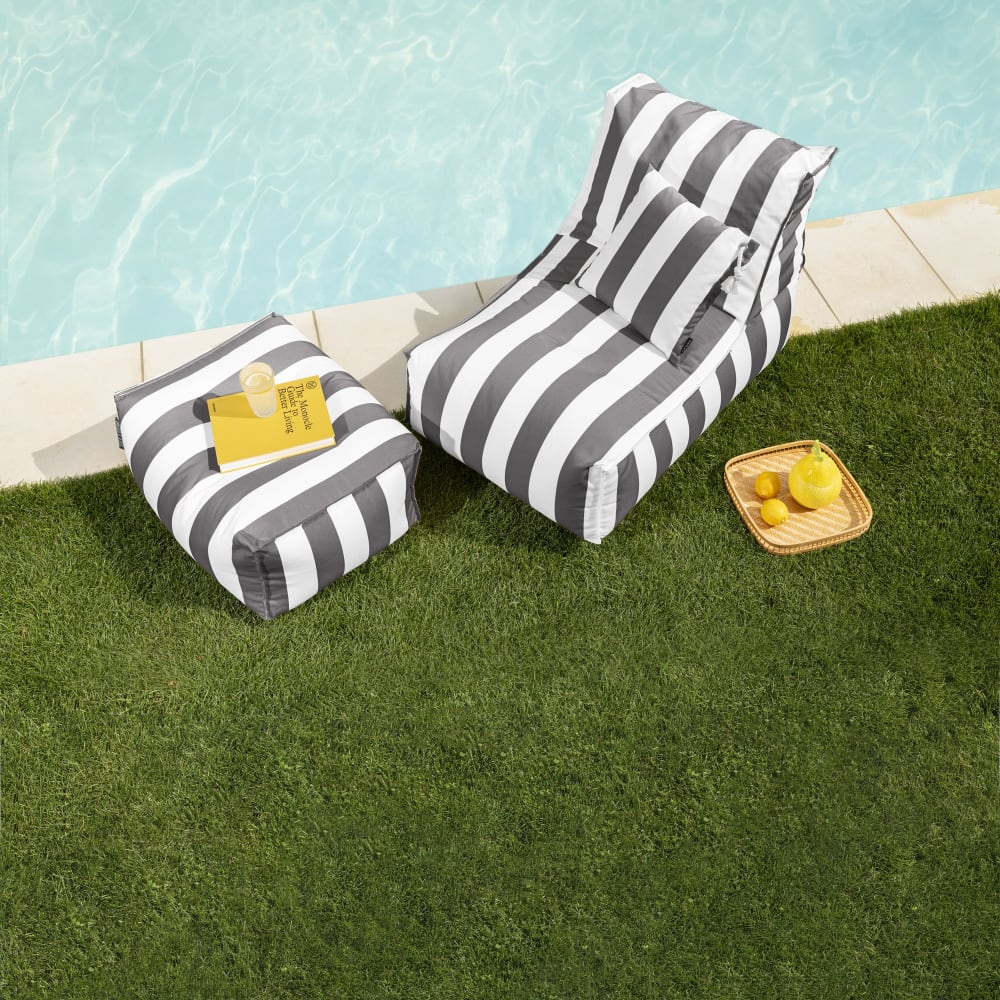 Pouf d'extérieur rayé anthracite et blanc 65x100x65 cm - Maisons du Monde